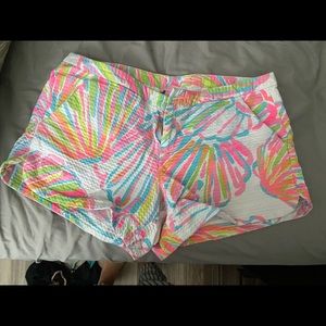 Iilly Pulitzer shorts size 4